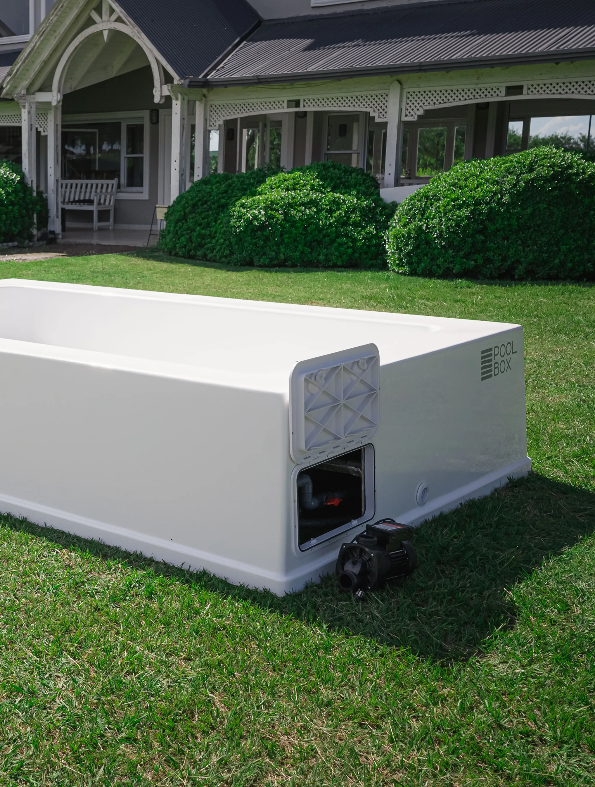 Sistema de filtración Poolbox en jardín